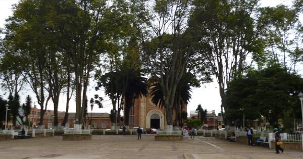 ¿Cuál es el gentilicio de los habitantes de Mosquera? Uno bastante