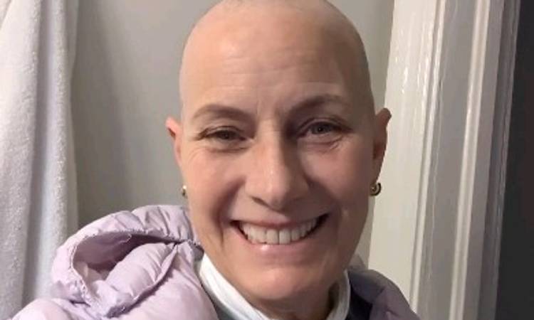 Kristina Lilley tocó la campana de la esperanza, tras concluir su lucha contra el cáncer