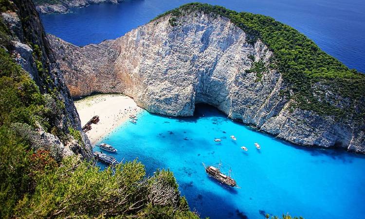Esta es la isla griega con la población más longeva y feliz del mundo