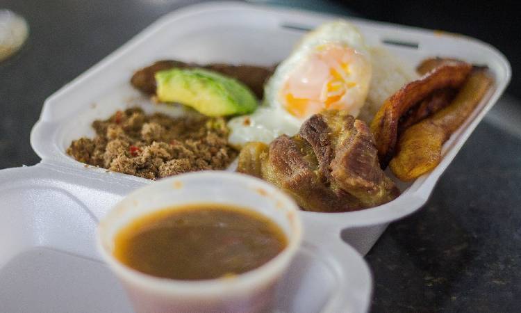 ‘Corrientazo’, el almuerzo predilecto de los colombianos, ¿en qué se diferencia del ejecutivo?