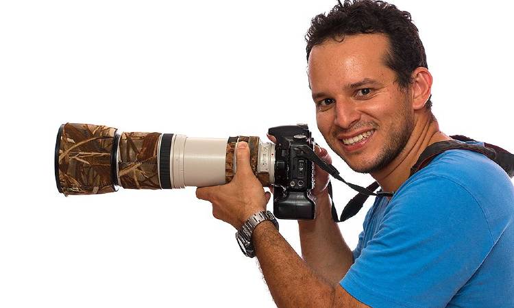 Profesor colombiano creó un aparato para fotografías peces