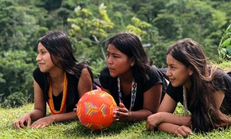 La escuela de fútbol que empodera a mujeres indígenas en Putumayo