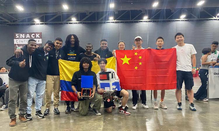 jóvenes ganan competencia internacional de robótica