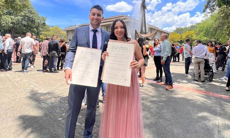 Por primera vez en el país dos jóvenes se graduaron como ingenieros aeroespaciales