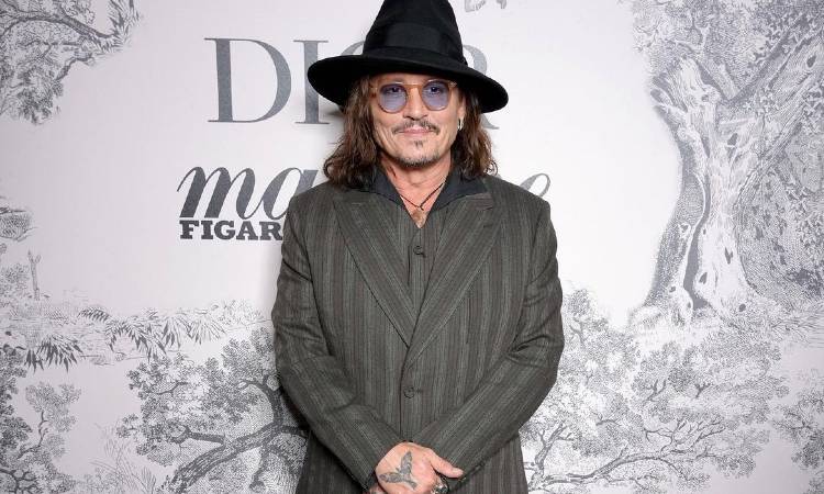 Johnny Depp y Rod Stewart se unen para apoyar a gatos abandonados en evento benéfico