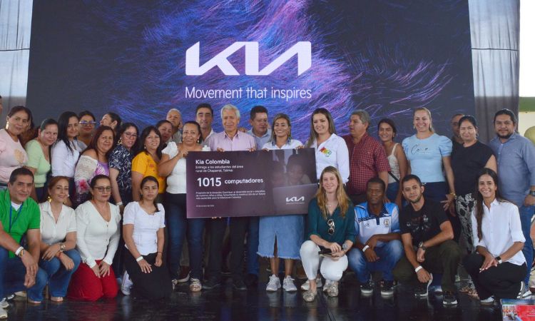 Kia entrega computadores en el Tolima